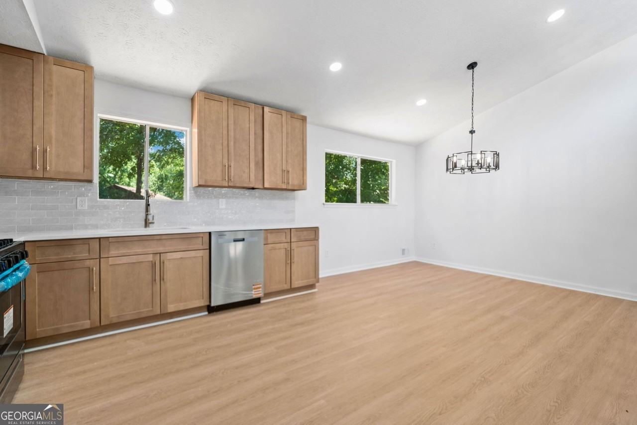 4050 Daron Ct - Photo 6 of 30