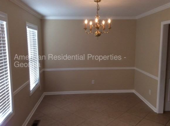 710 Ridgewood Way - Photo 2 of 12