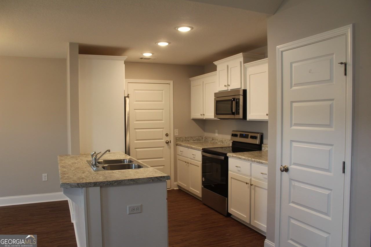 7040 White Pine Ave - Photo 2 of 15