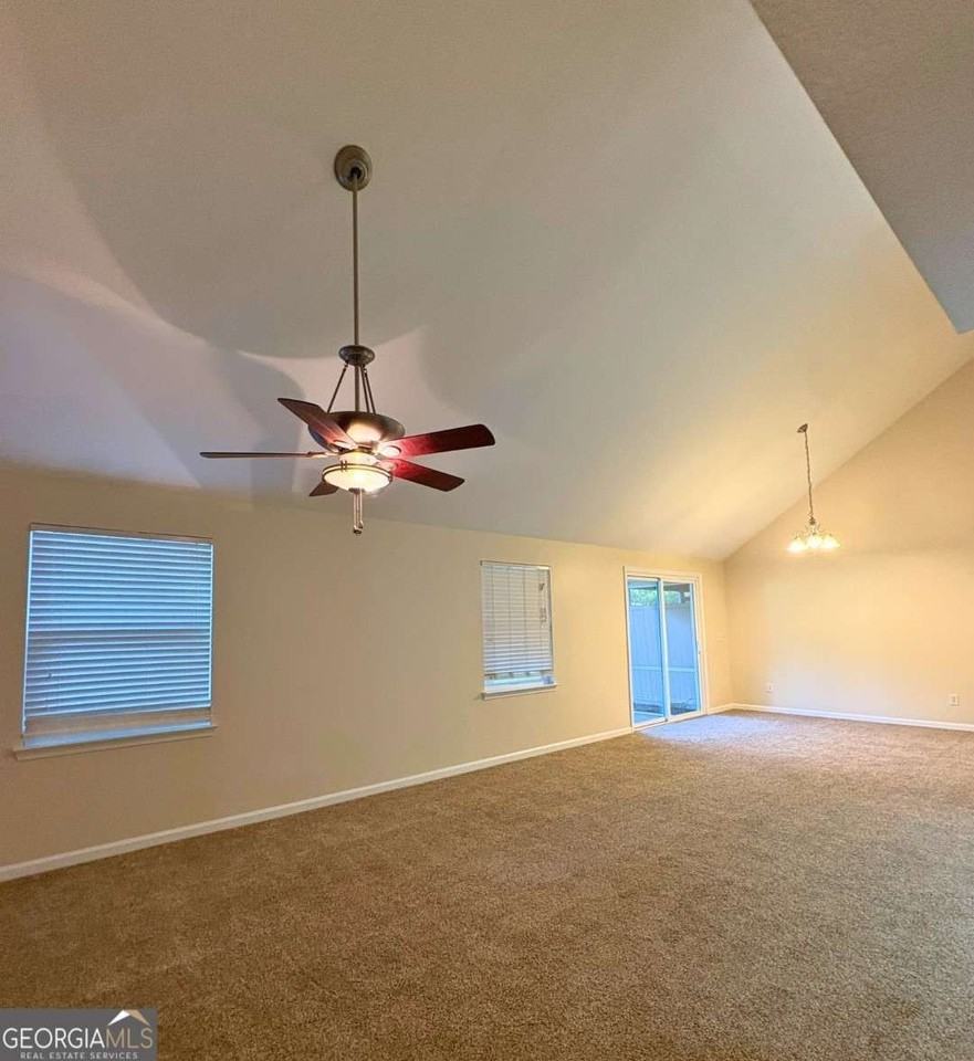 303 Gary Cir - Photo 4 of 42