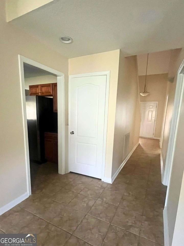 303 Gary Cir - Photo 7 of 42