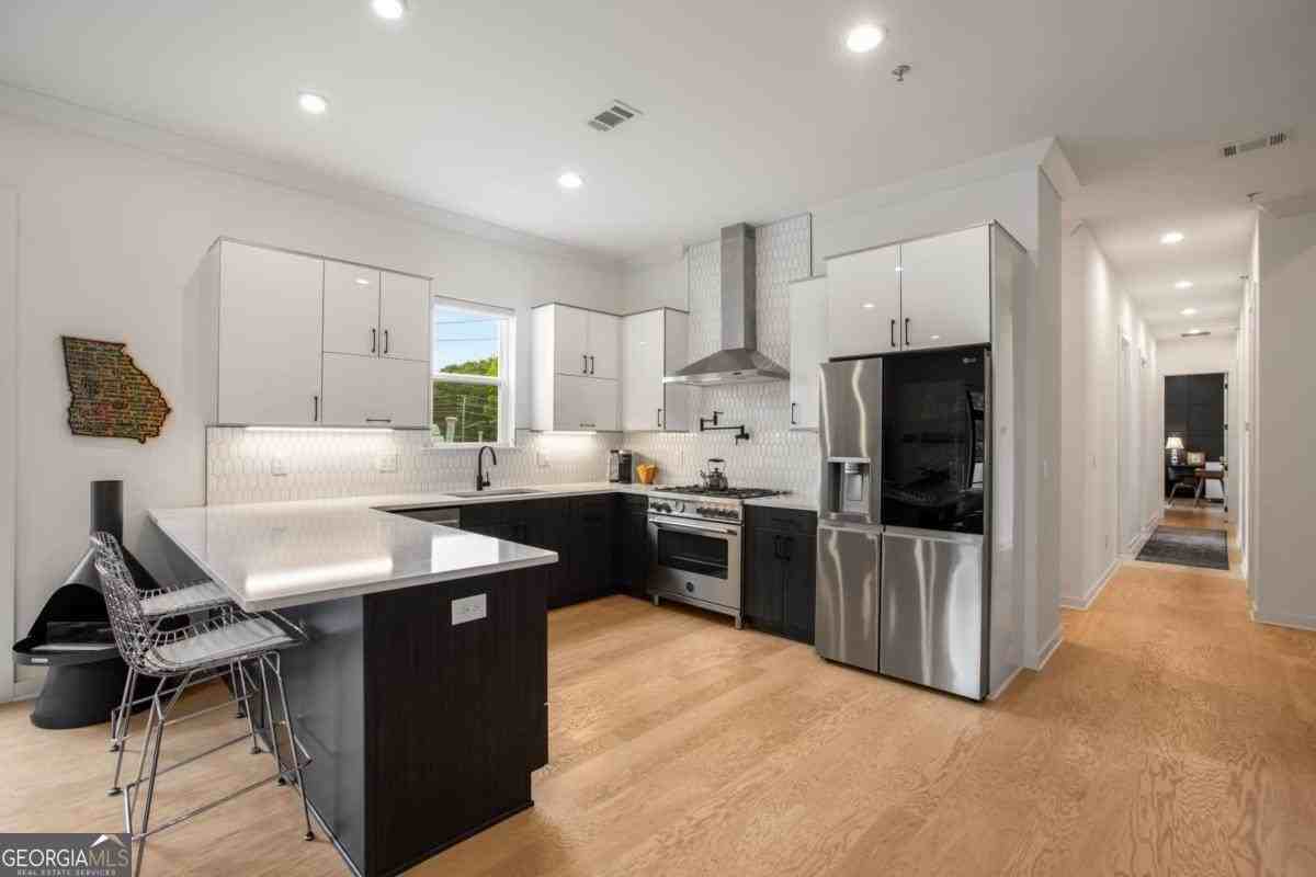 417 E College Ave Unit 302 #302 - Photo 4 of 32