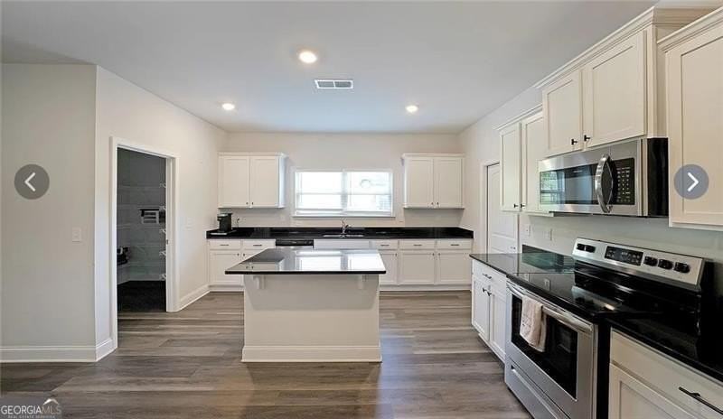 1838 Abbey Rd - Photo 3 of 17