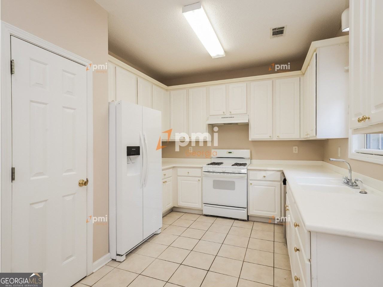 1311 Vine Circle - Photo 2 of 18