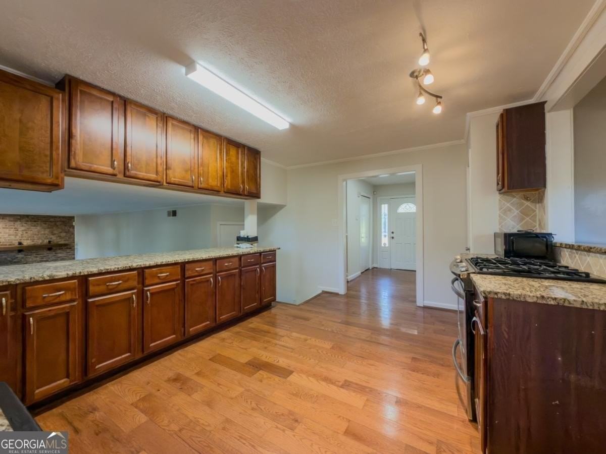 518 Barbashela Cir - Photo 7 of 32