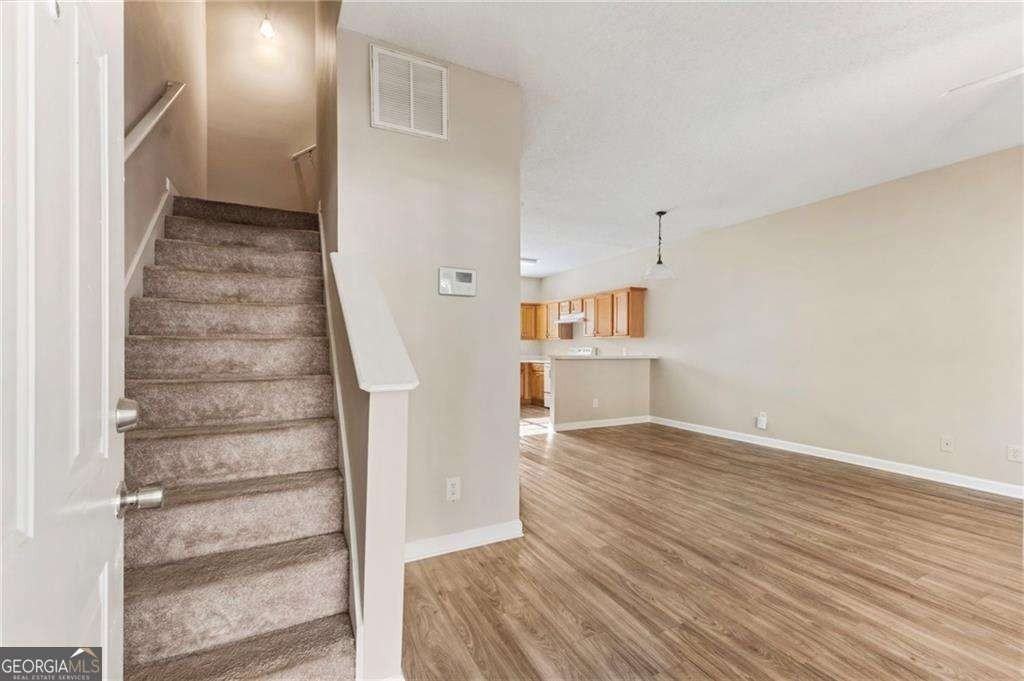 6750 Sunset Hills Blvd - Photo 3 of 32