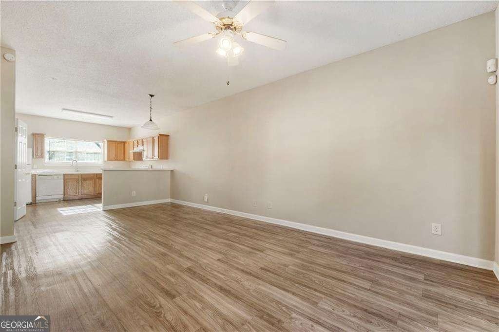 6750 Sunset Hills Blvd - Photo 6 of 32