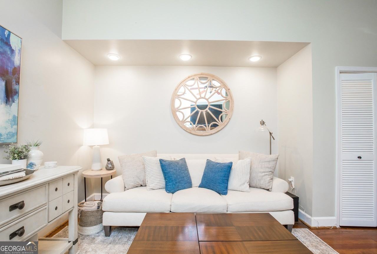 952 Myrtle St Ne Apt 2 #2 - Photo 3 of 19