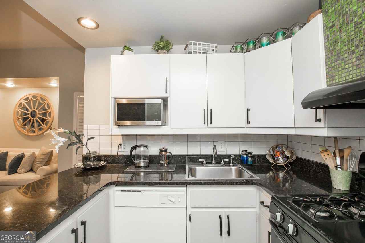 952 Myrtle St Ne Apt 2 #2 - Photo 7 of 19