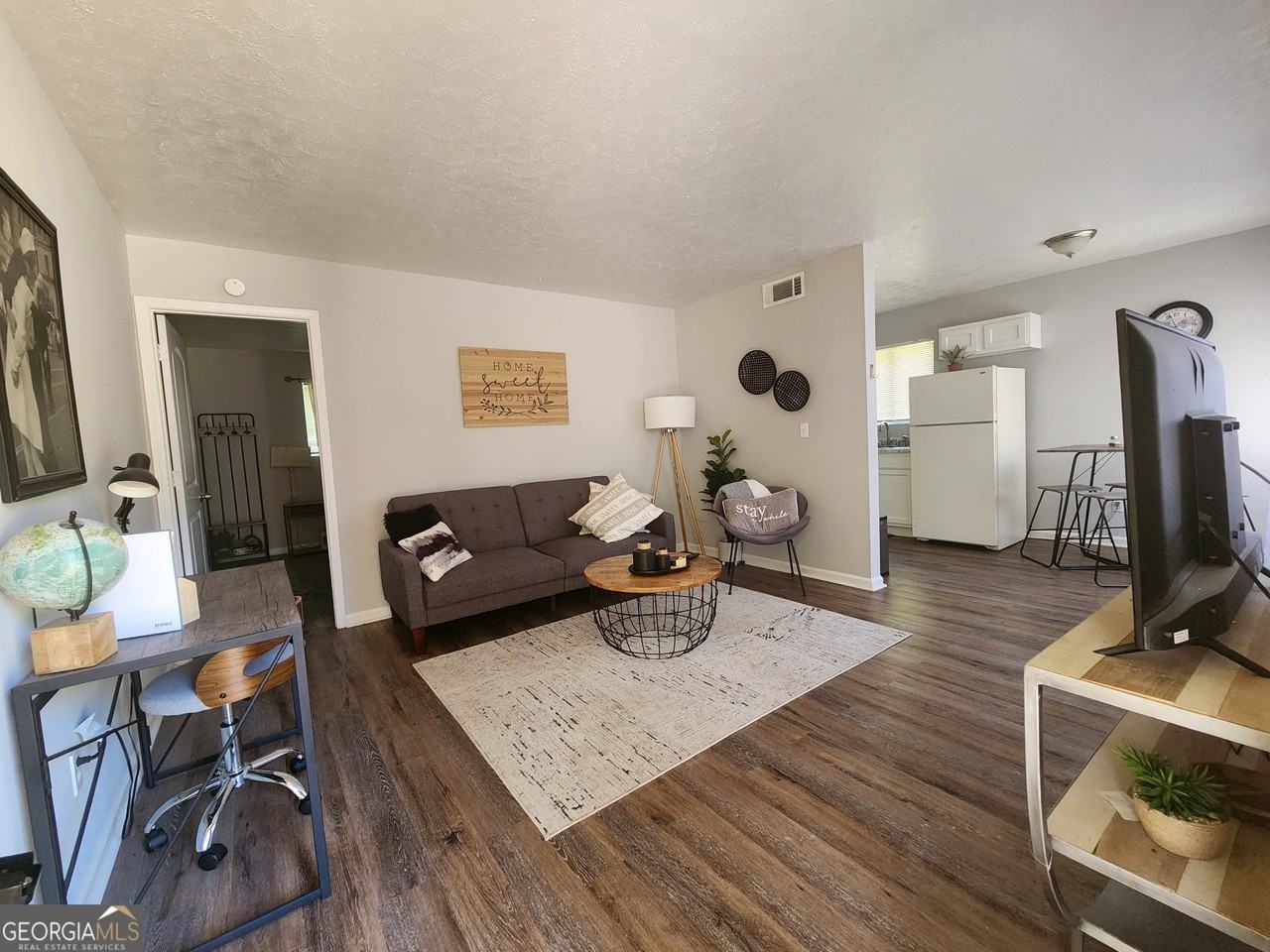 917 Oakview Ave Apt D #D - Photo 4 of 13