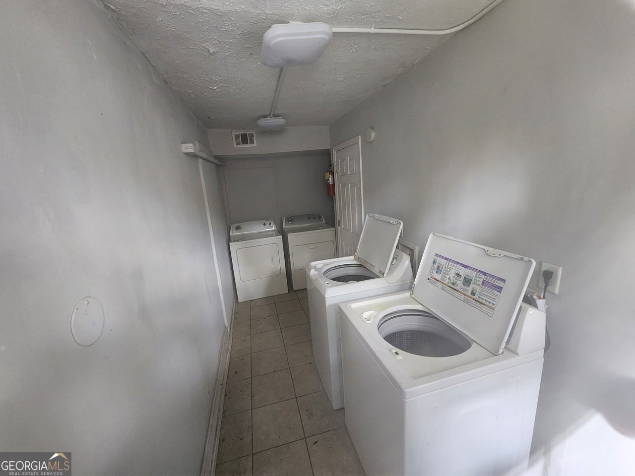 917 Oakview Ave Apt E #E - Photo 2 of 13