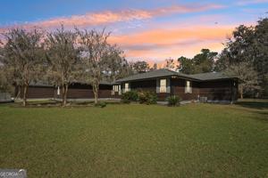 featured image of 325 White Oak Place