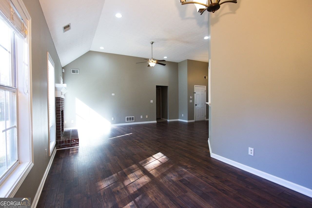 413 Vista Way - Photo 5 of 28