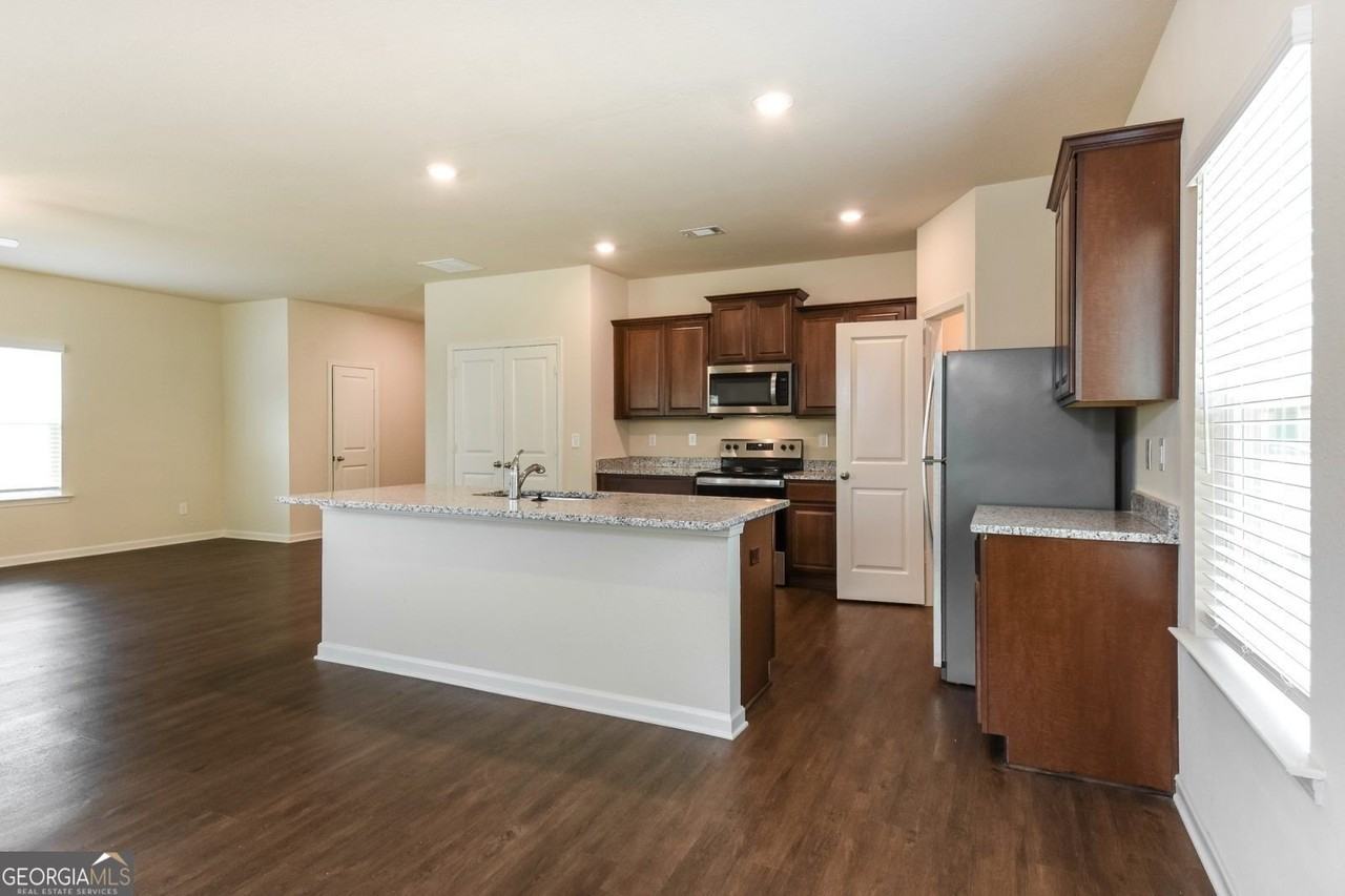 138 Innis Brook Cir - Photo 5 of 12