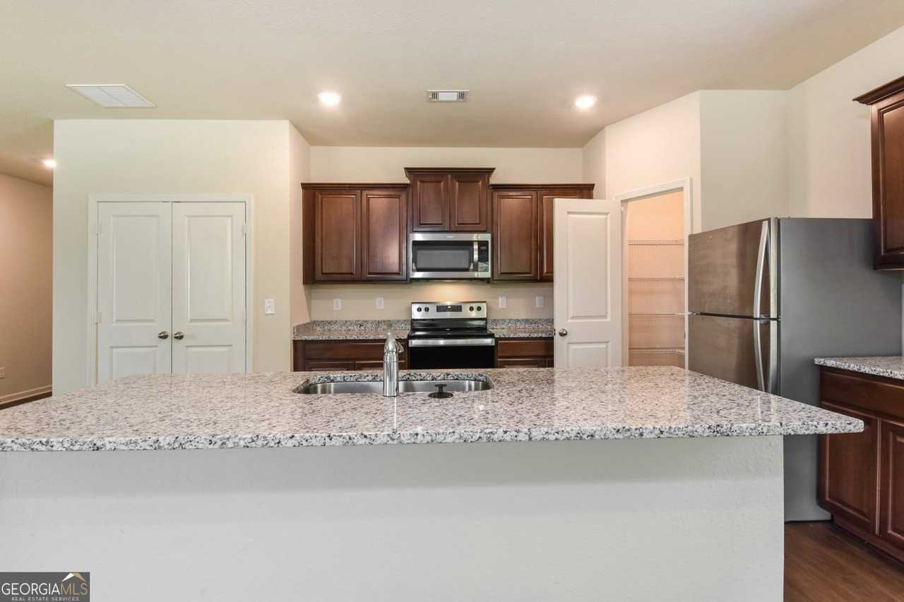 138 Innis Brook Cir - Photo 6 of 12