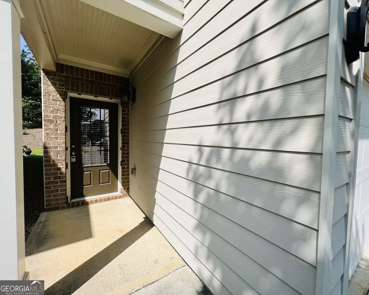 256 Highland Pointe Circle East - Photo 3 of 32