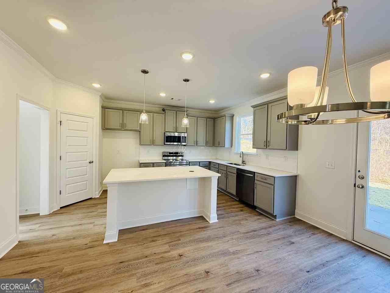 7267 Milbrae Walk - Photo 7 of 36