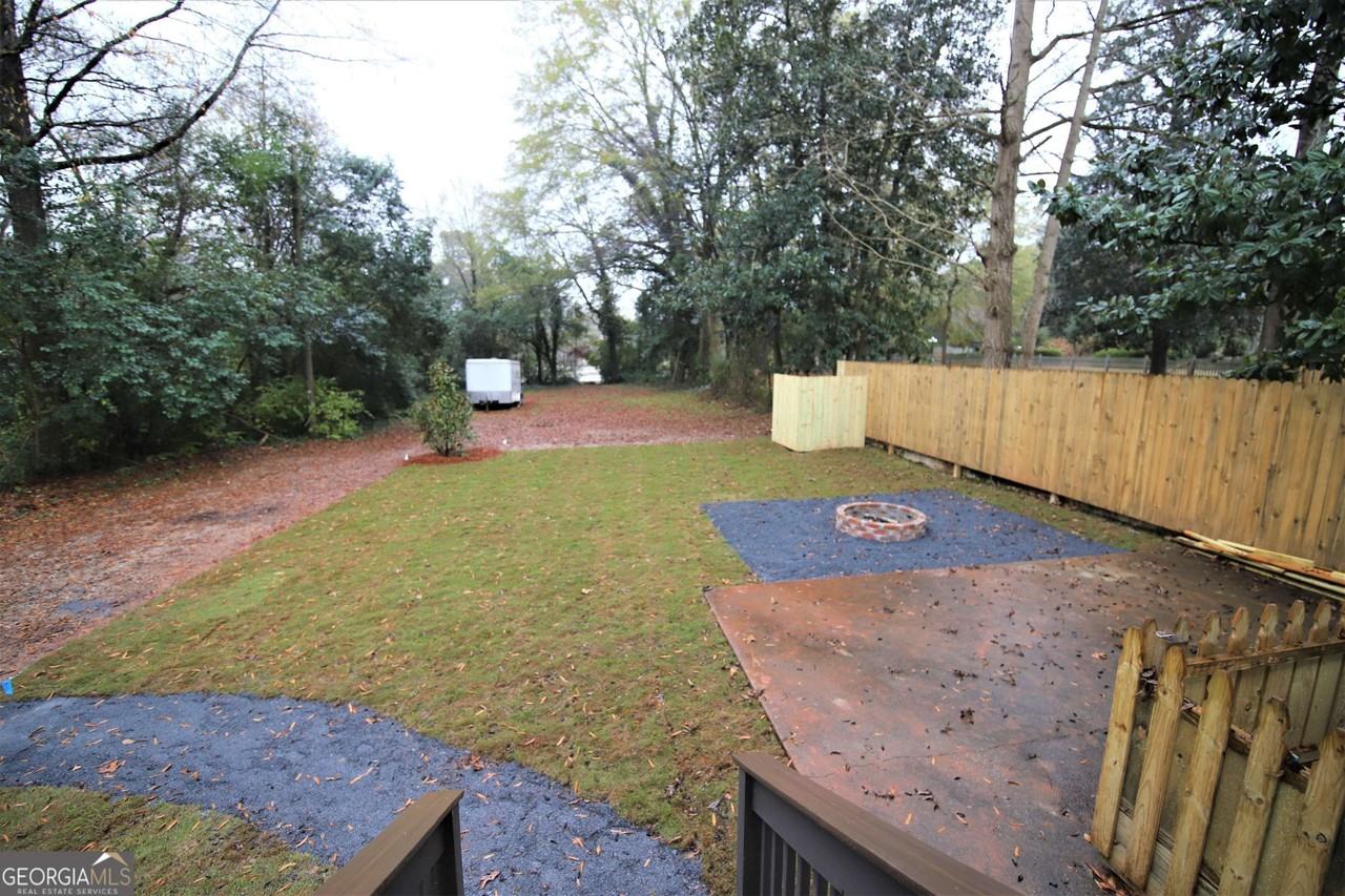 1007 Vernon Street #B - Photo 3 of 33