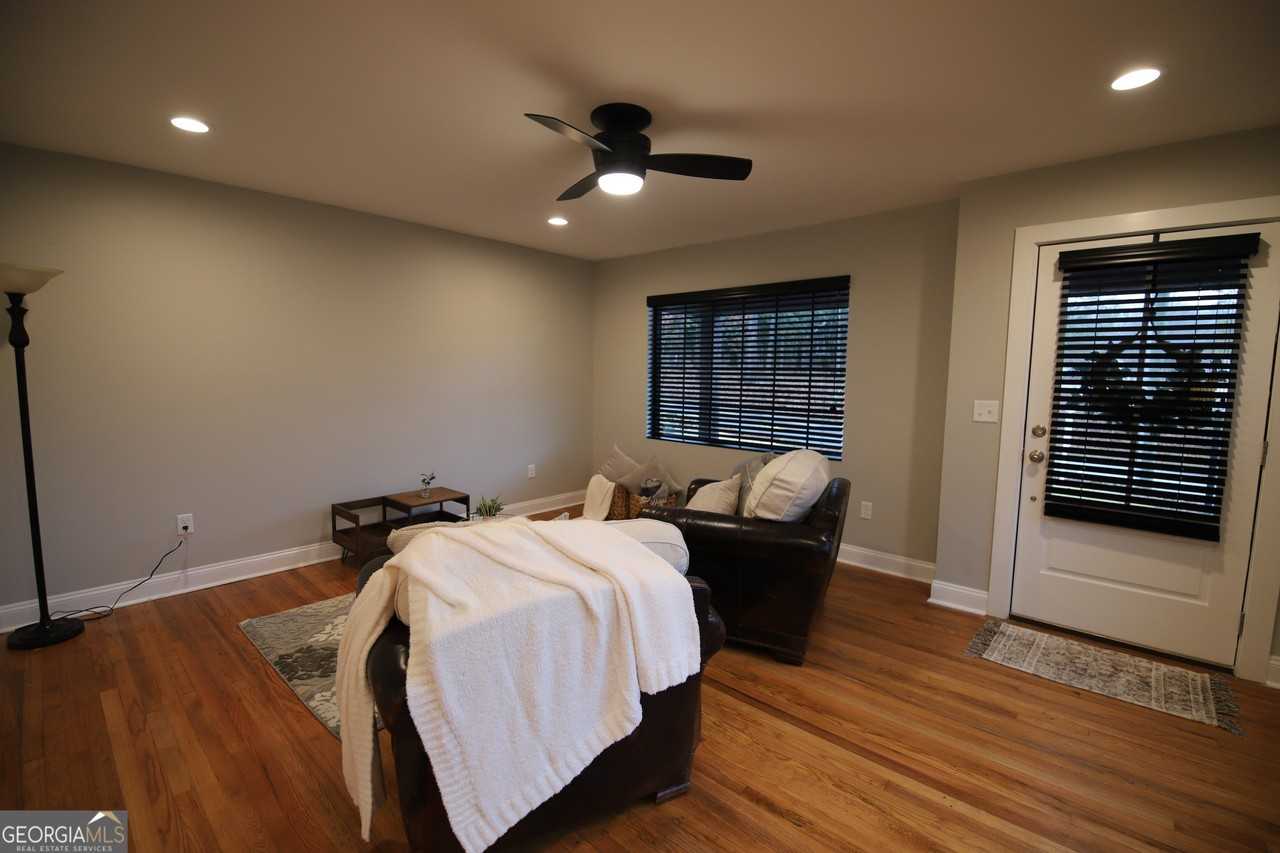 1007 Vernon Street #B - Photo 4 of 33