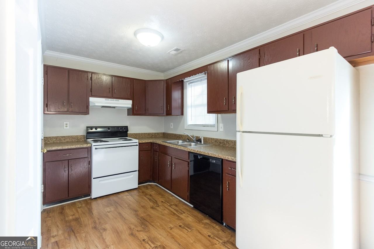 141 Brownsmill Dr - Photo 7 of 23