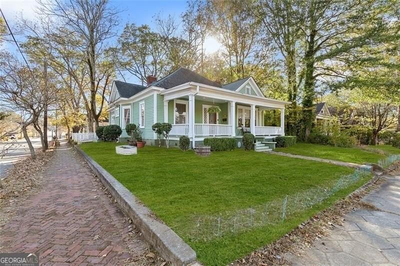 1092 Oak Street Southwest - Photo 2 of 24