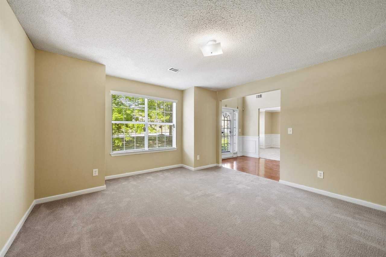 1152 Steppingstone Lane - Photo 7 of 34