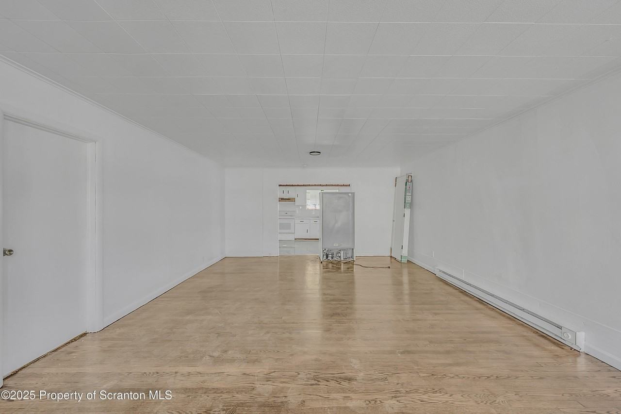 53 Sobieski Street - Photo 7 of 28