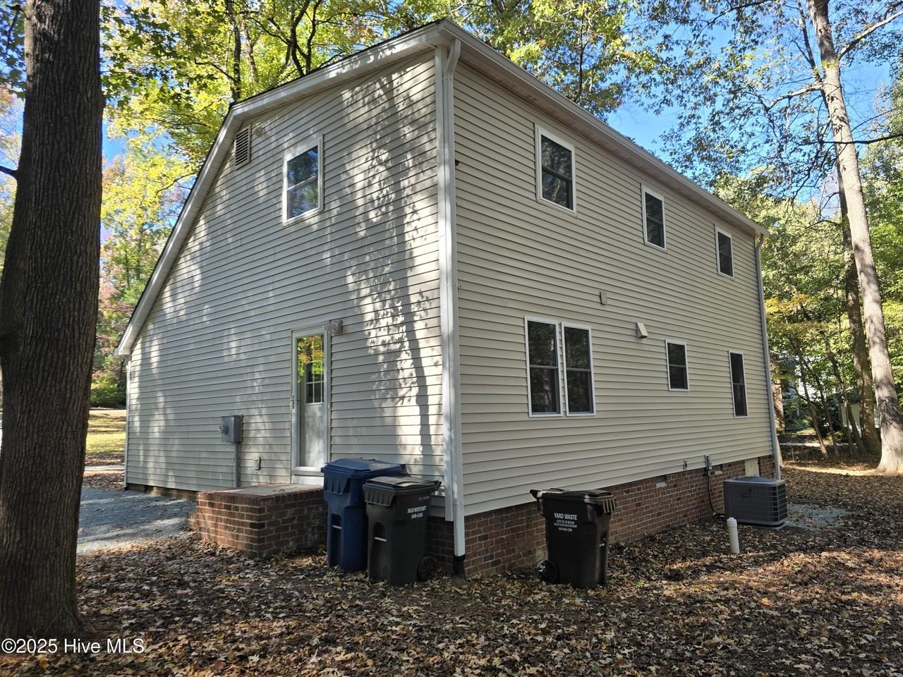 138 Landsbury Dr - Photo 4 of 36