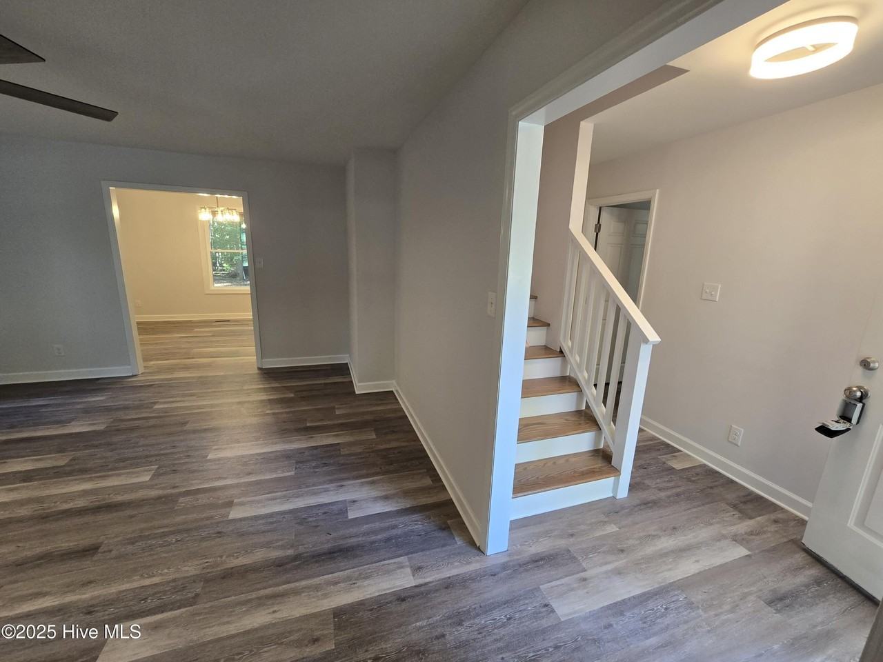 138 Landsbury Dr - Photo 6 of 36