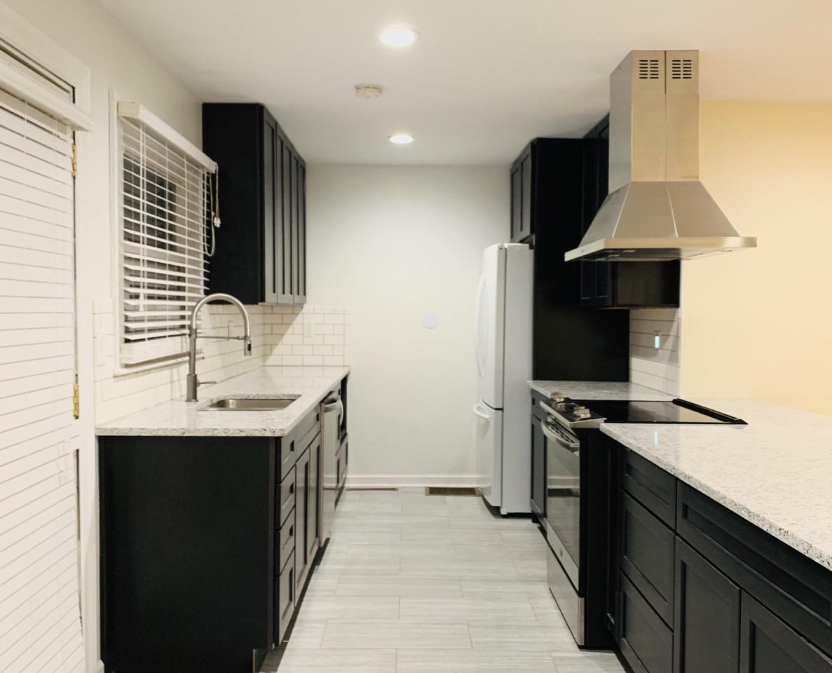 480 S May St - Photo 3 of 12