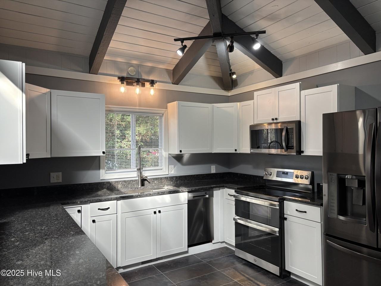 2505 Longleaf Dr Sw - Photo 4 of 15