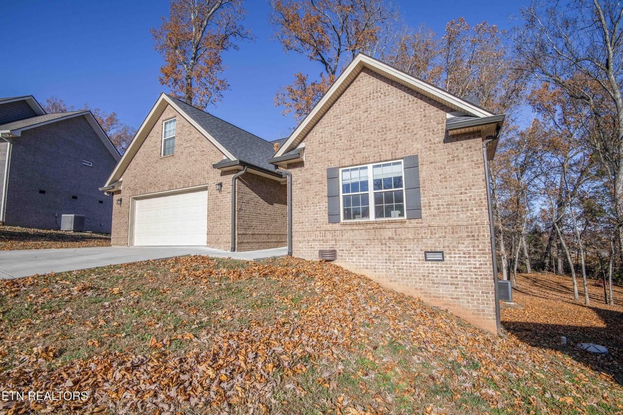 1421 Briarwood Drive - Photo 3 of 50