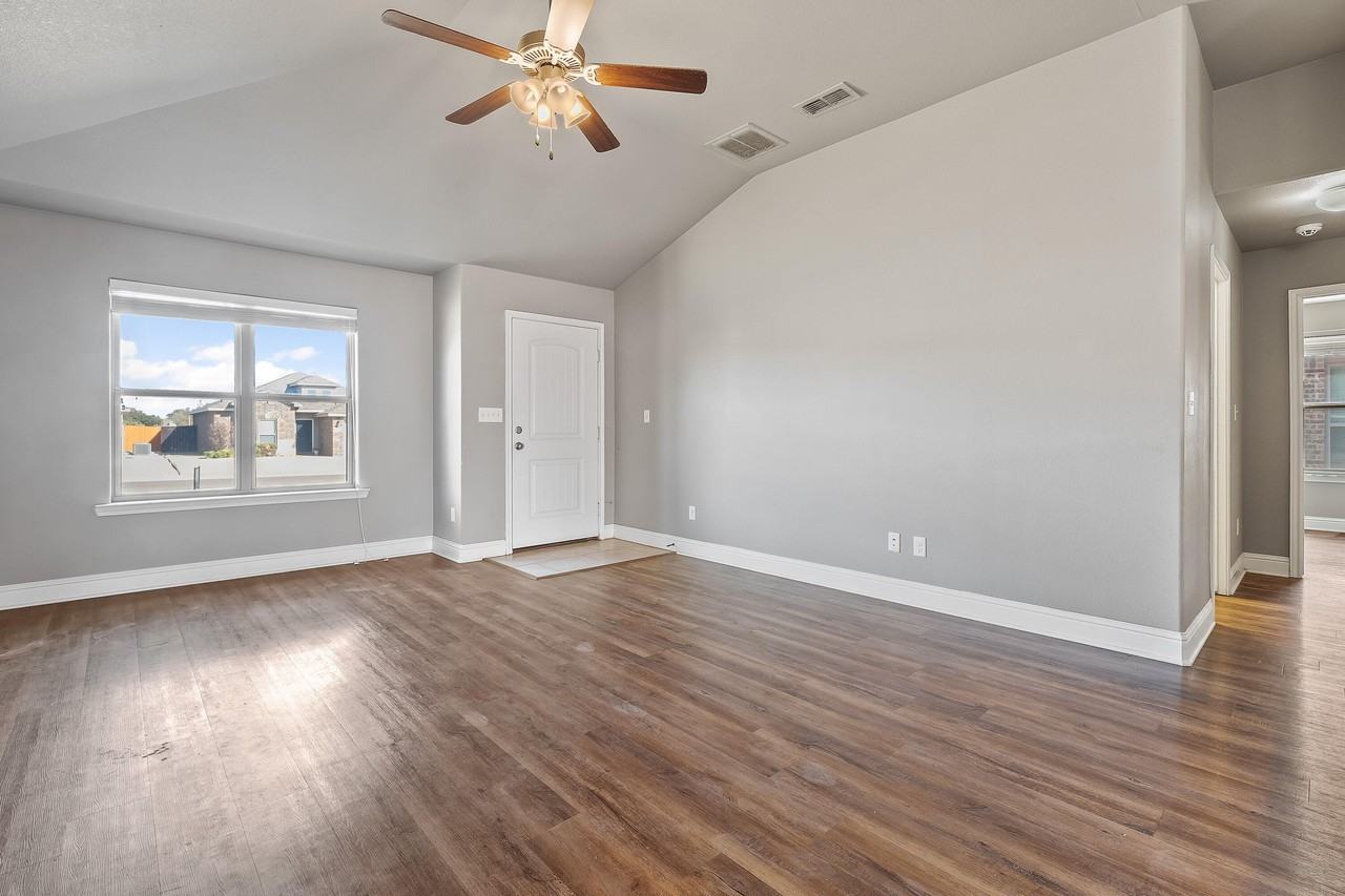 7029 34th Place - Photo 4 of 22