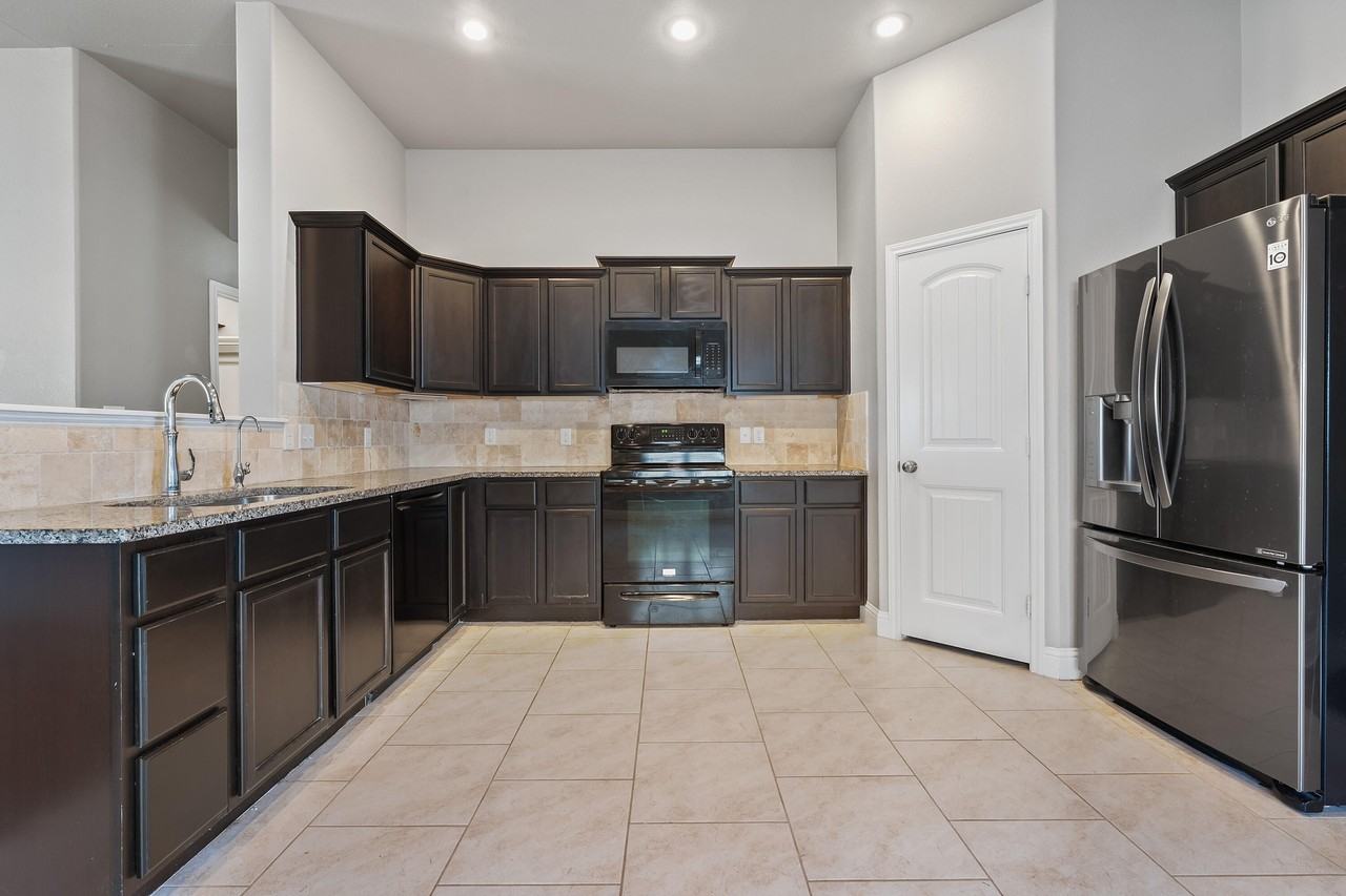 7029 34th Place - Photo 7 of 22