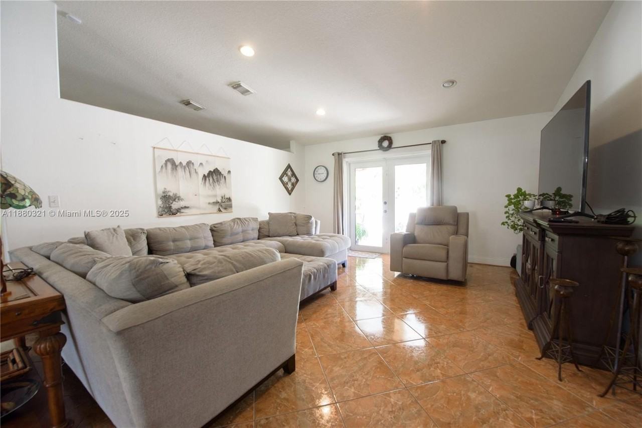 27651 Sw 155th Ave - Photo 5 of 39