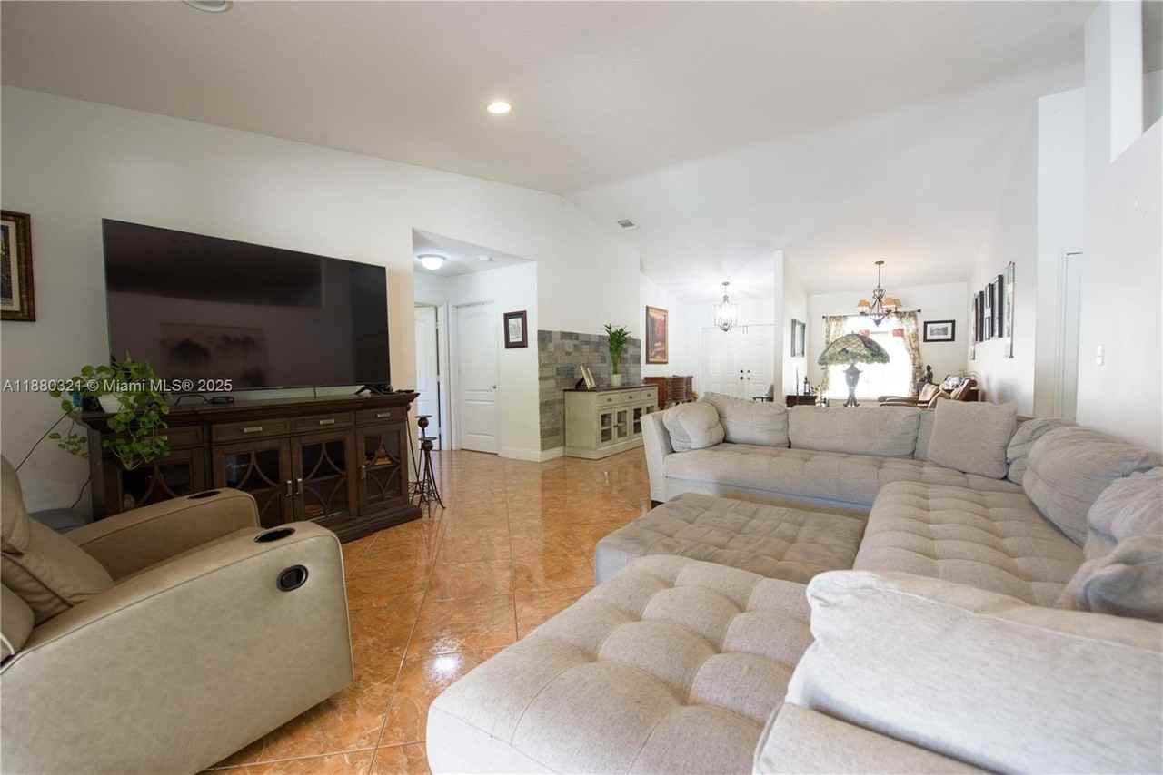 27651 Sw 155th Ave - Photo 6 of 39