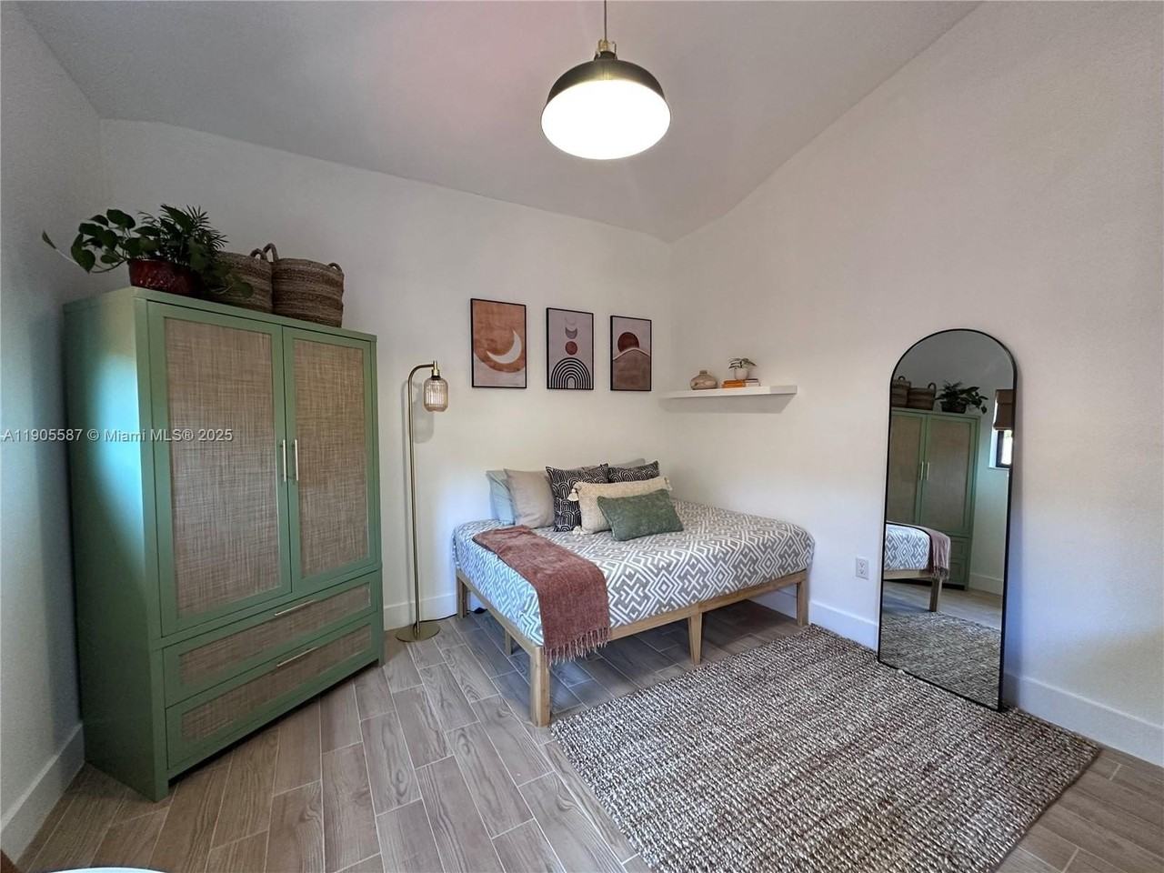 52 Northwest 68th Street #R - Photo 3 of 19