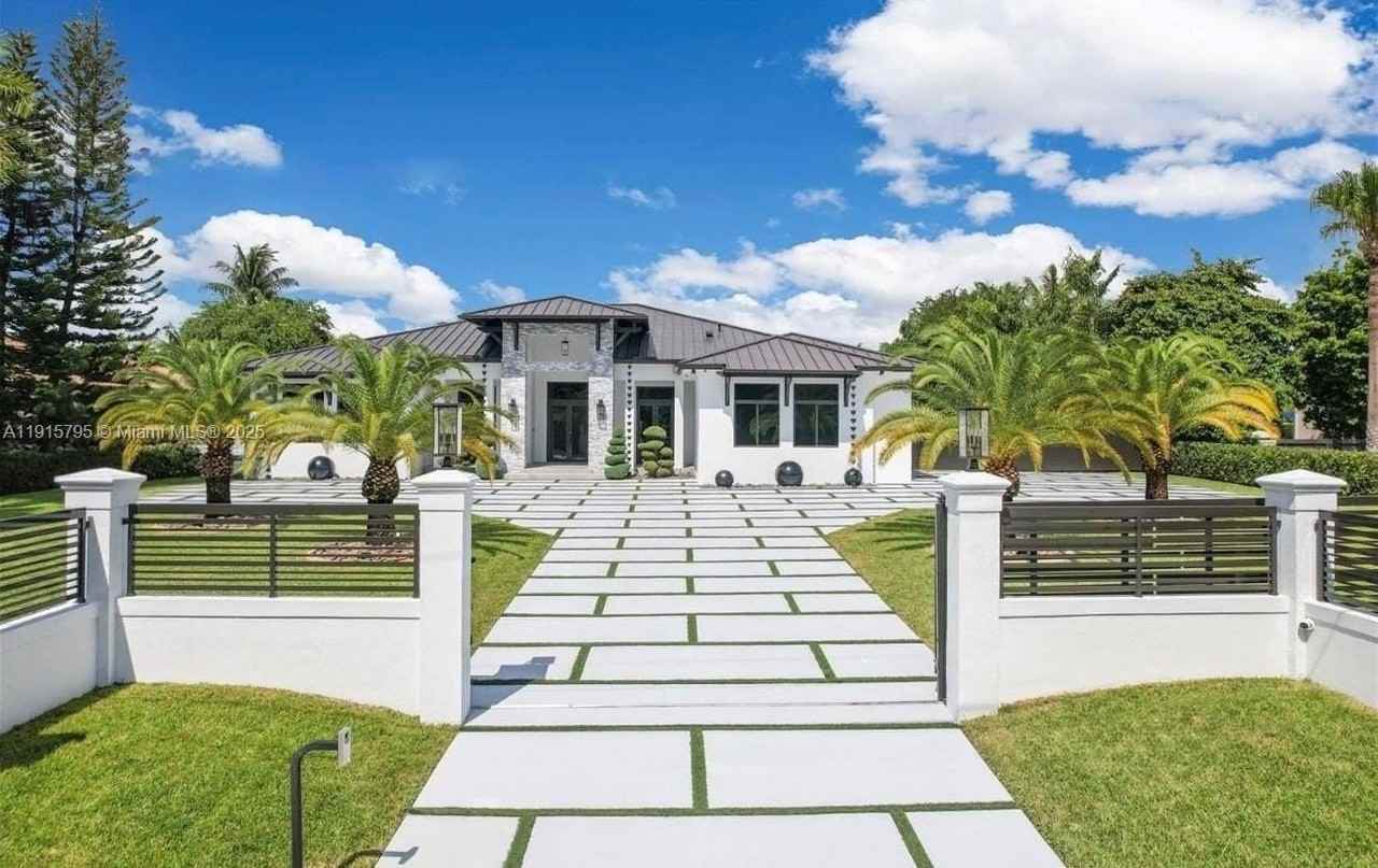 250 Northwest 129th Avenue - Photo 2 of 50