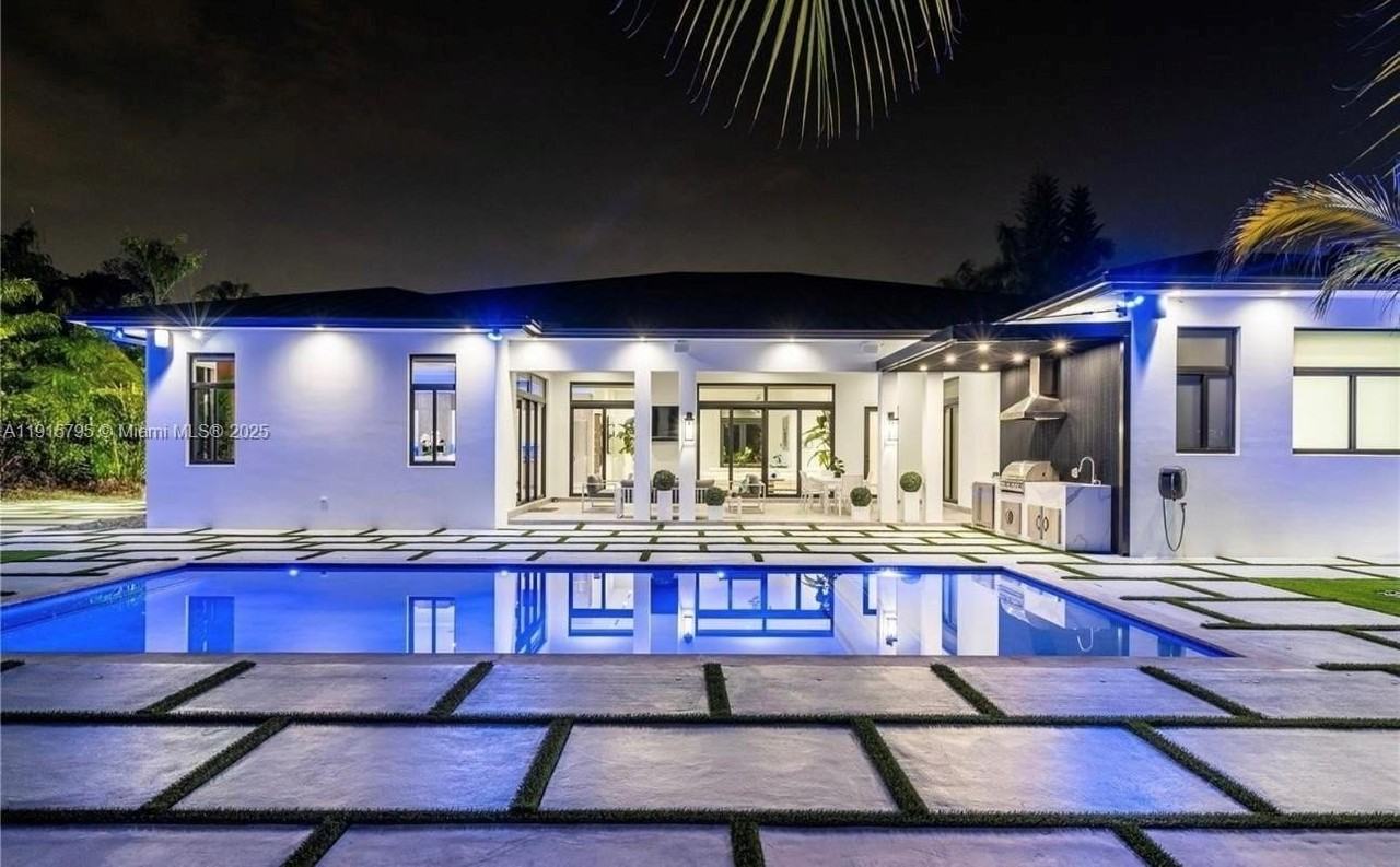 250 Northwest 129th Avenue - Photo 7 of 50