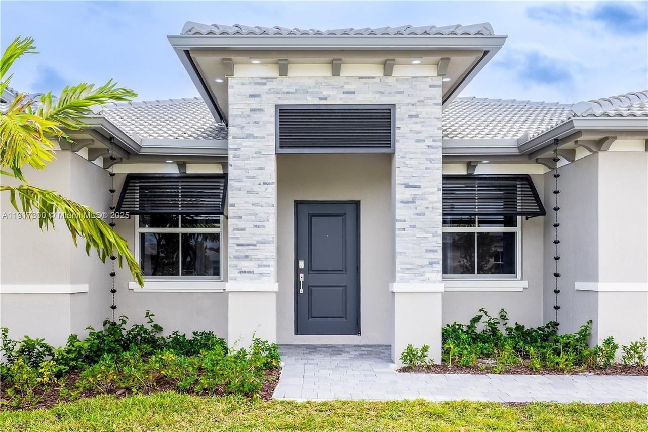 13218 Sw 189th Ter - Photo 2 of 28