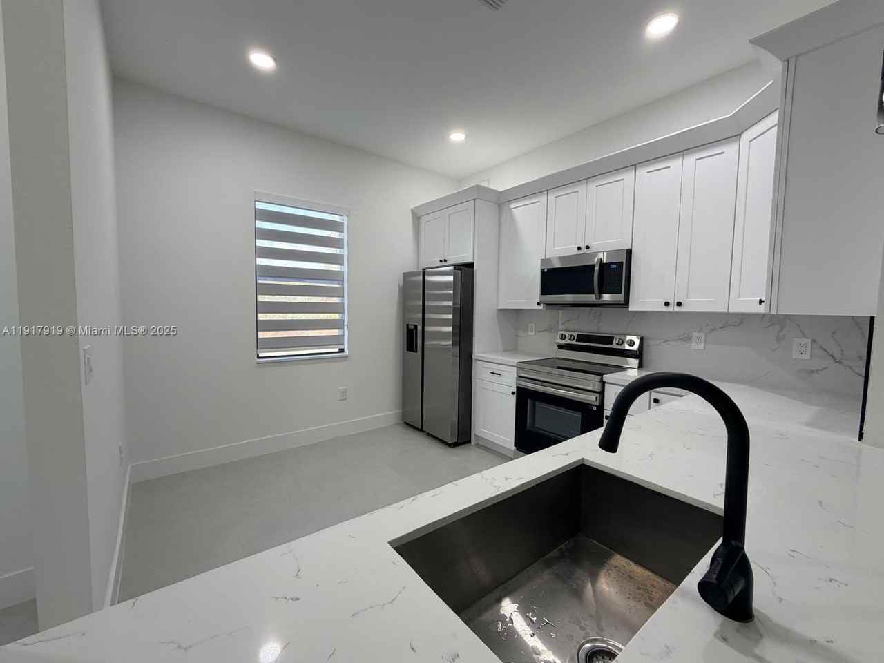 1144 Mobley Street - Photo 4 of 28