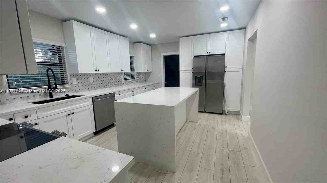 8320 Sw 142nd St #8320 - Photo 3 of 16