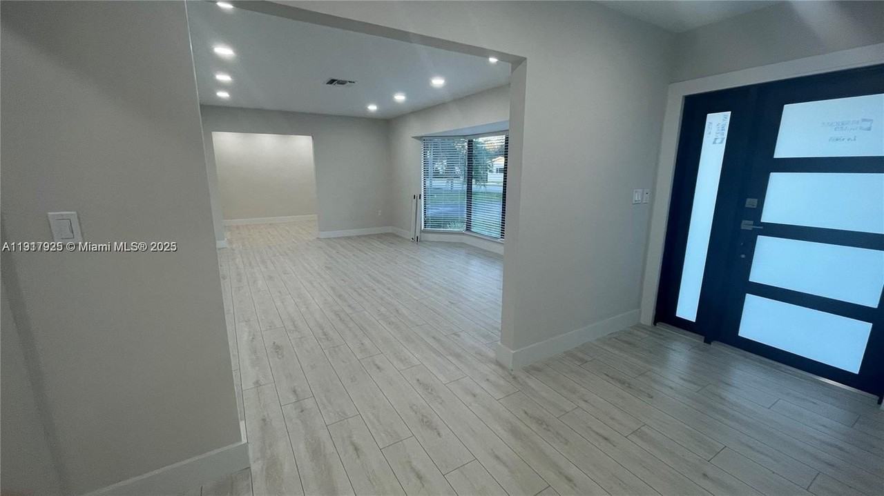 8320 Sw 142nd St #8320 - Photo 4 of 16