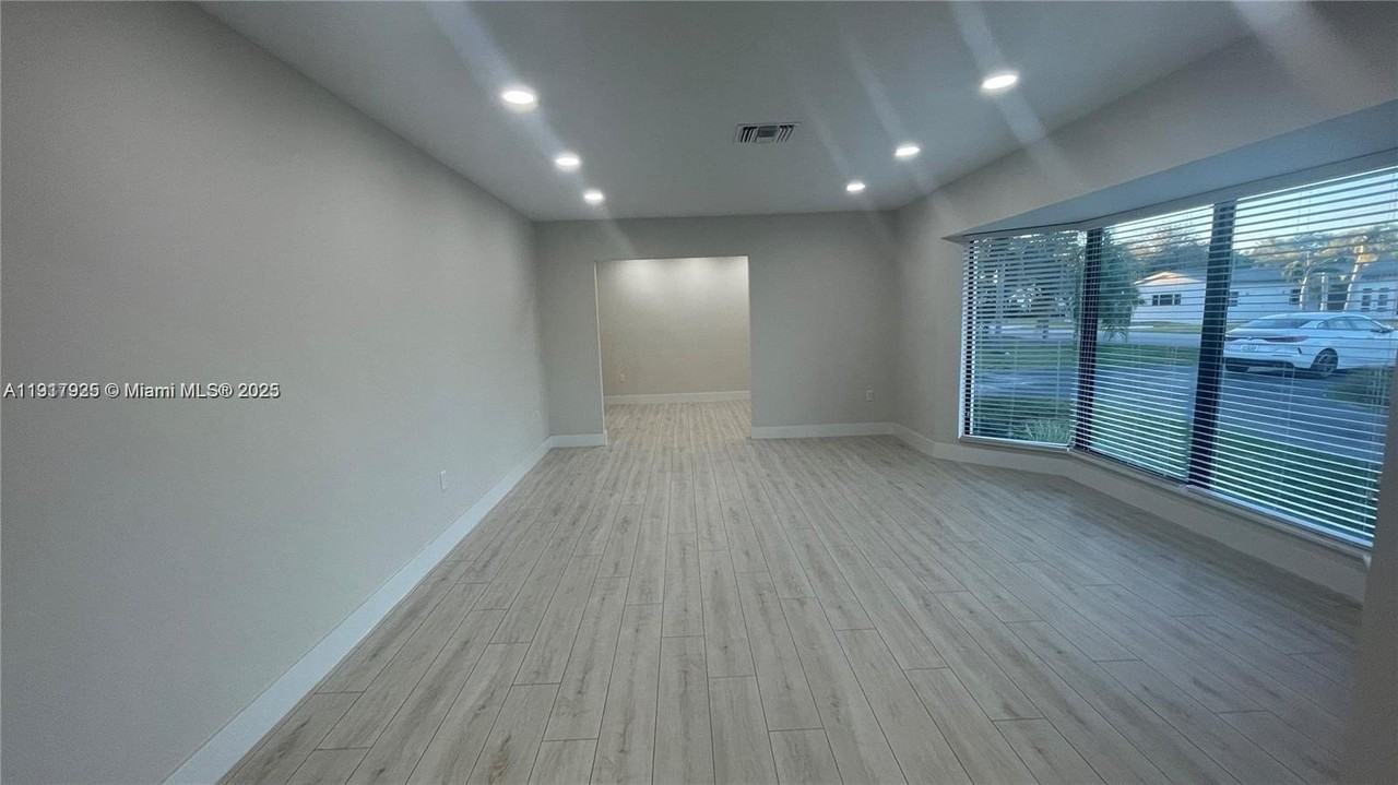 8320 Sw 142nd St #8320 - Photo 6 of 16