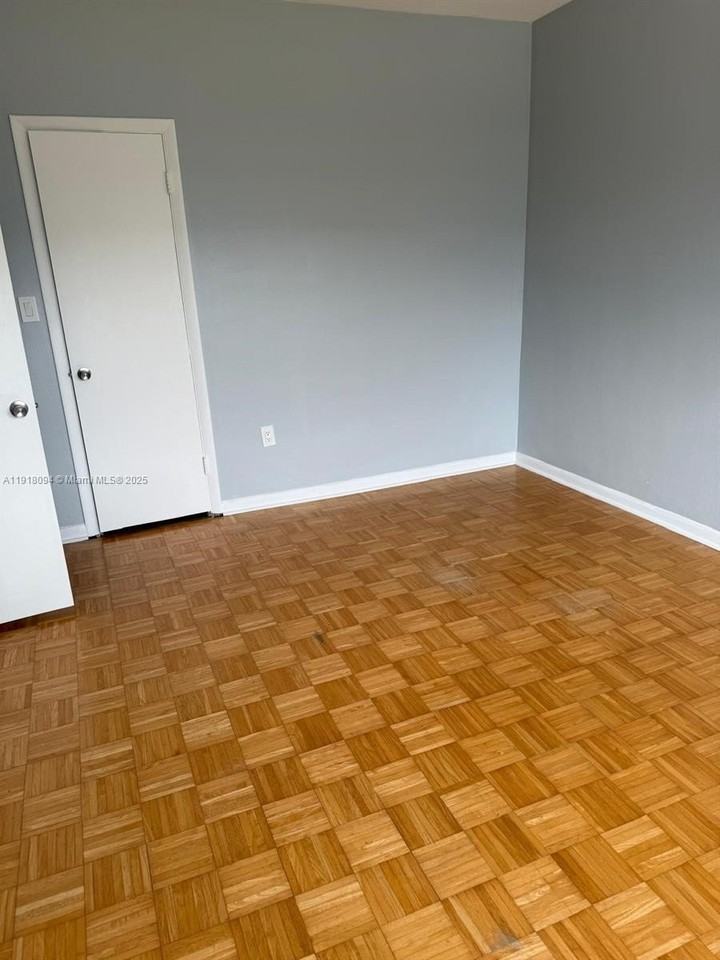 9281 West Bay Harbor Drive #10 - Photo 4 of 8