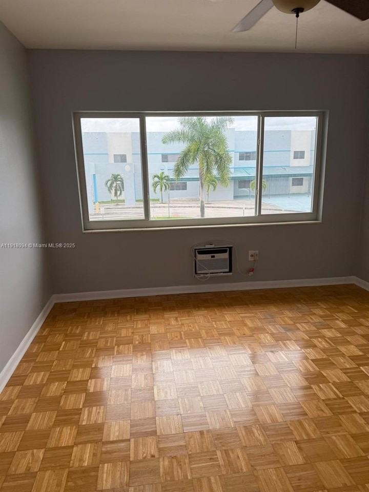 9281 West Bay Harbor Drive #10 - Photo 5 of 8