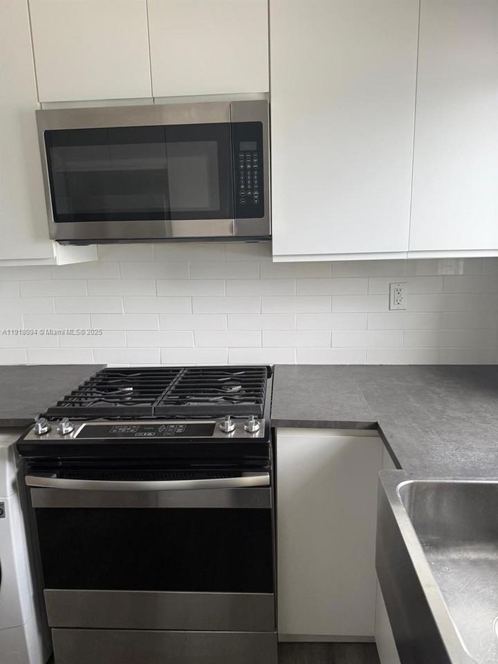 9281 West Bay Harbor Drive #10 - Photo 7 of 8