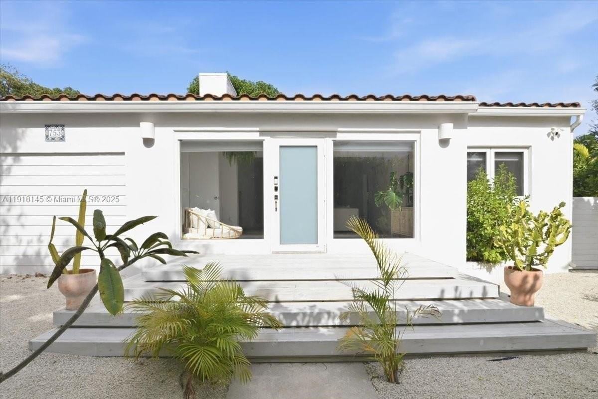 753 Ne 82nd Ter - Photo 2 of 40