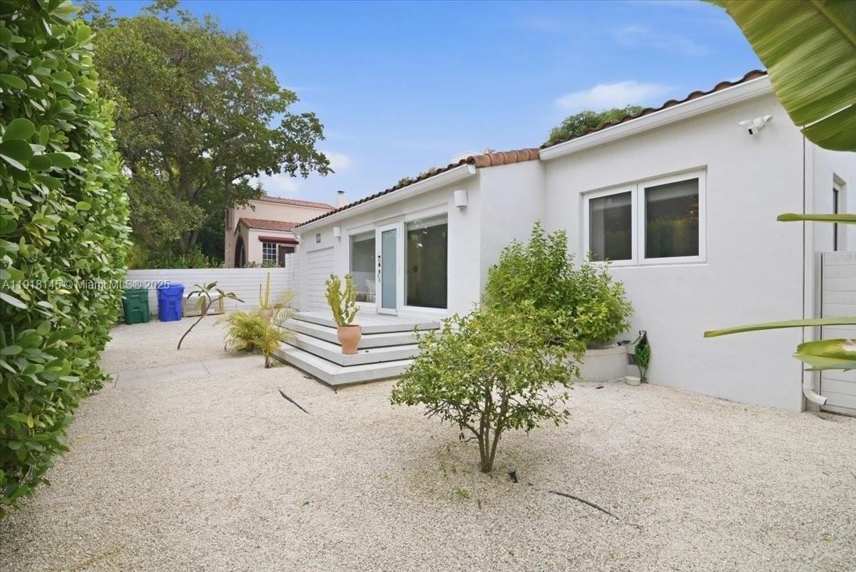 753 Ne 82nd Ter - Photo 3 of 40