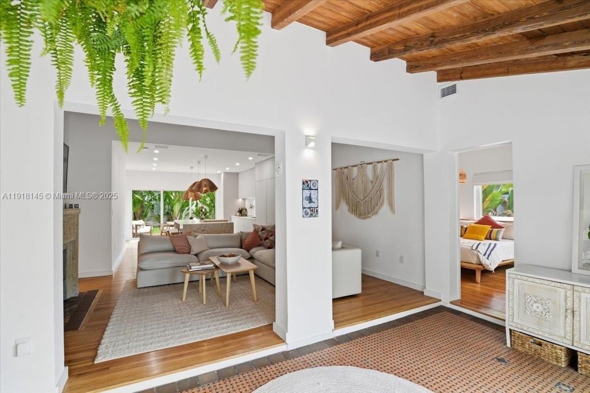 753 Ne 82nd Ter - Photo 4 of 40